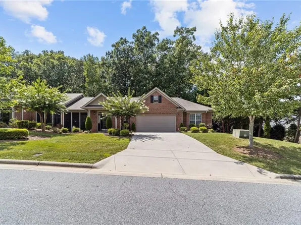 802 Jarman Dr, Jamestown, NC 27282