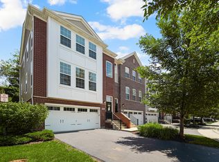 2500 Huntleigh Ln, Woodridge, IL