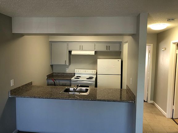 4th image of 446 E Acacia St APT 2