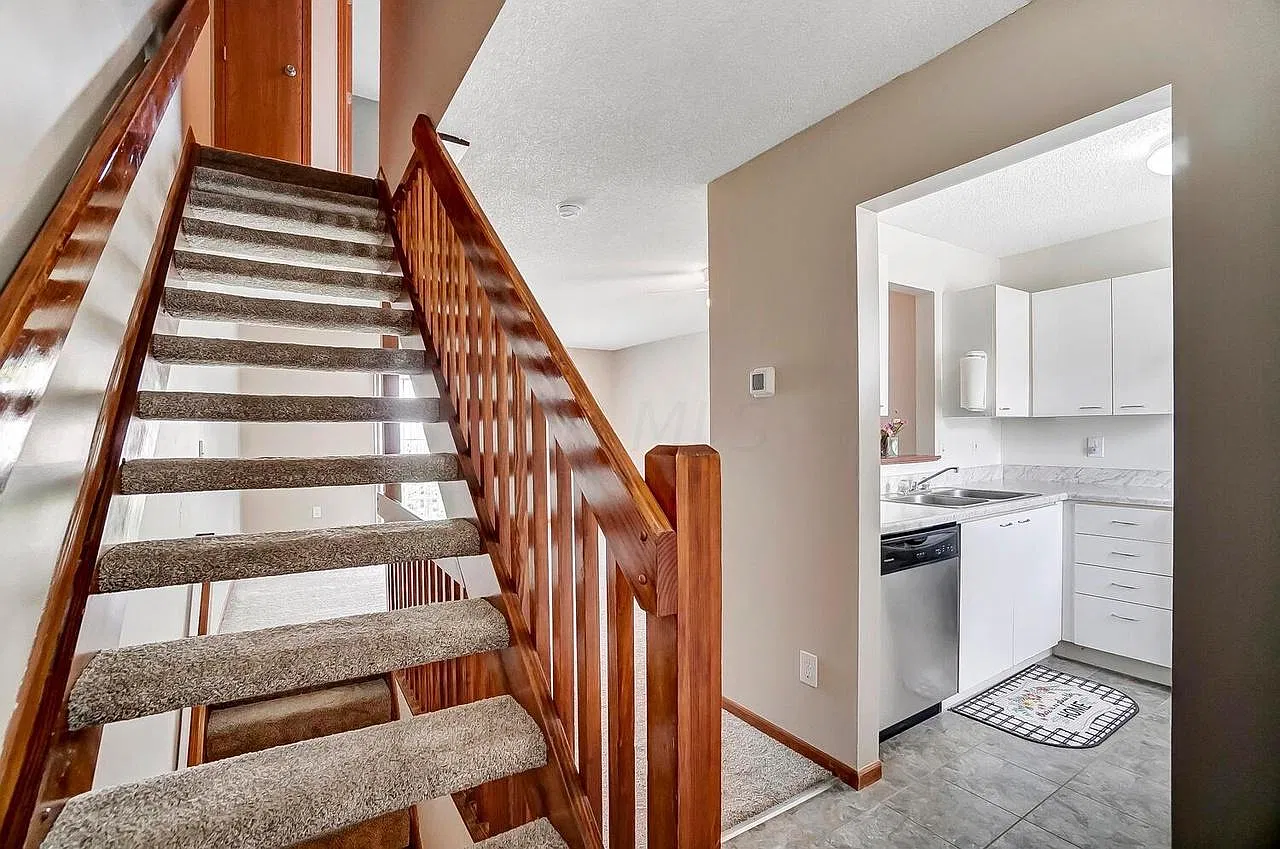 2 bed, 832 sqft, $1,675 — Photo 2
