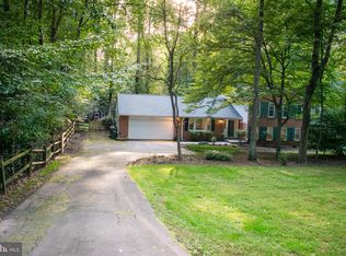 12007 Westwood Hills Dr, Herndon, VA 20171