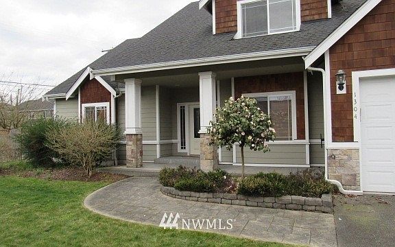 2nd image of 1304 23rd Place NW