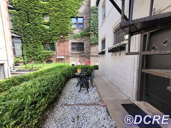 4th image of 1507 N Dearborn Pkwy