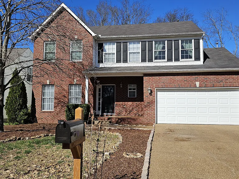 1207 Kelly Ct — Photo 3