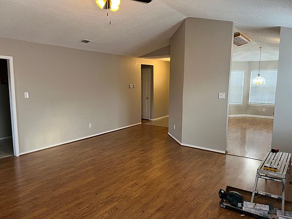 3rd image of 2609 Silver Creek Ct