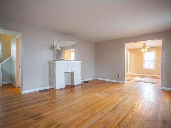 3rd image of 19392 Renwood Ave
