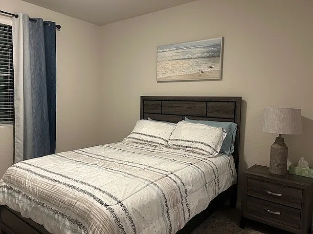 3 bed, 2343 sqft, $1,400 — Photo 2
