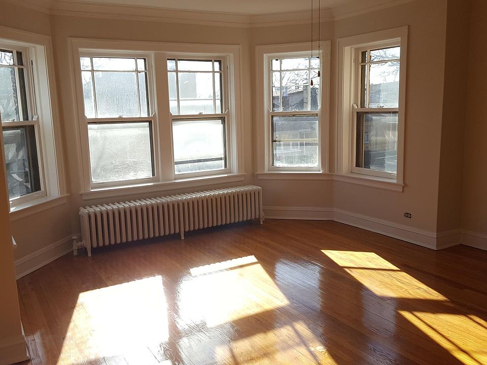 1st image of 6650 N Artesian Ave #2F