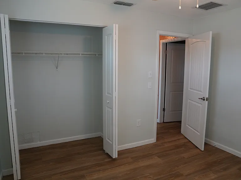 2269 Whitewood Ave — Photo 15