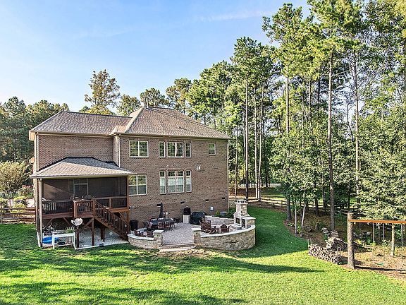 3rd image of 126 Grasshopper Cir