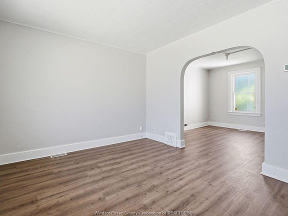 4th image of 1596 College Ave