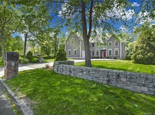5 Christopher Ln, Norwalk, CT 06851