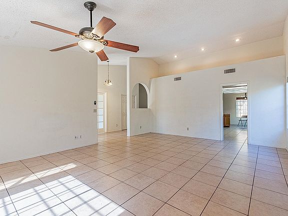 5th image of 2202 W 13th Ln