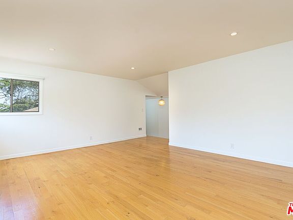 5th image of 10615 Flaxton St