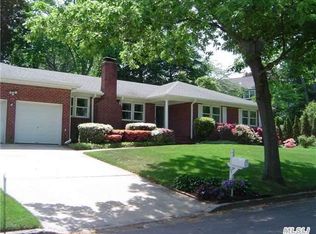 11 Sea Spray Dr, Centerport, NY 11721