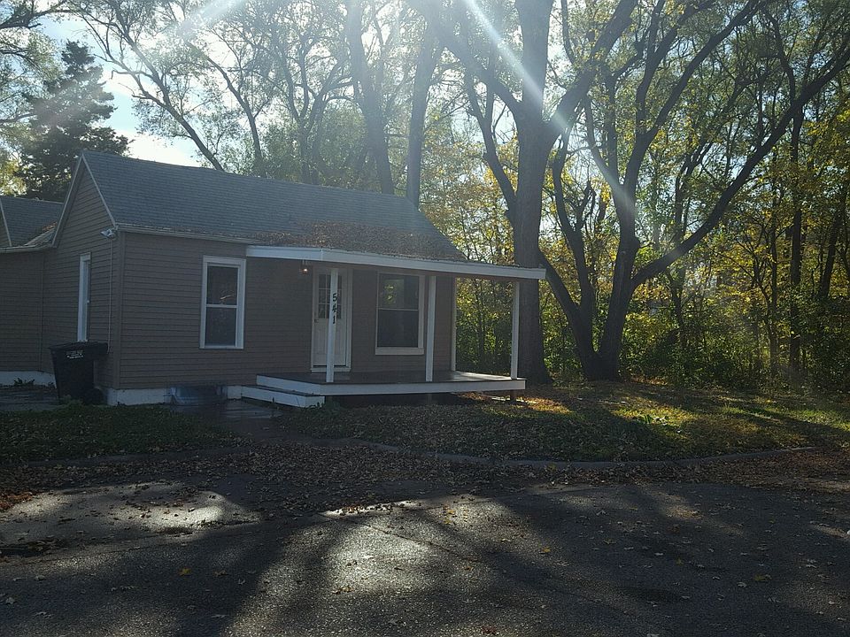 1st image of 541 W Belmont Ave