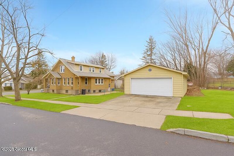 3rd image of 824 6th Avenue