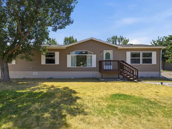 1226 Snowy Peak Ln, Spearfish, SD 57783