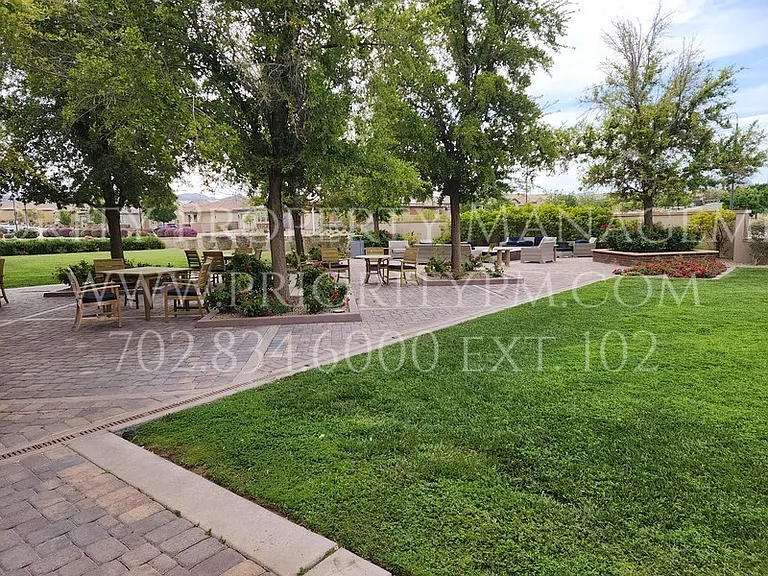 684 Sunray Park St — Photo 14