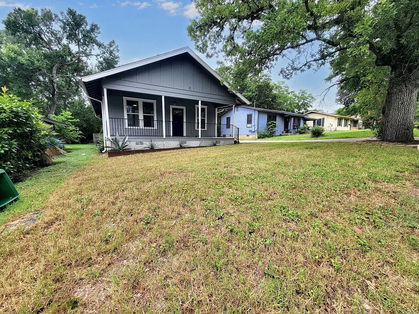 Beautiful 4BR/2BA Austin Home with Gourmet Kitchen & Expansive Outdoor Living — Photo 4