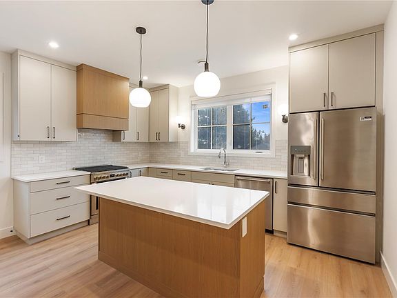 4th image of 990 McBriar Ave #2
