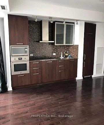 2nd image of 14 York St #3304