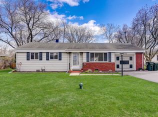 5525 Virginia Ave, Clarendon Hills, IL 60514