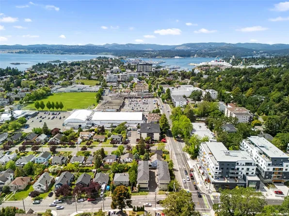 1105 Esquimalt Rd #4, Esquimalt, BC V9A 3N5