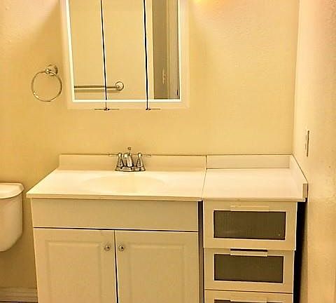 5th image of 1126 Cherry Ave APT 74