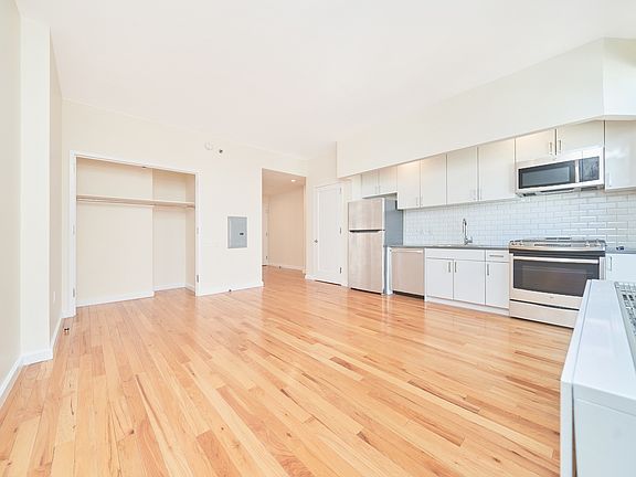5th image of 2211 3rd Ave #7CN