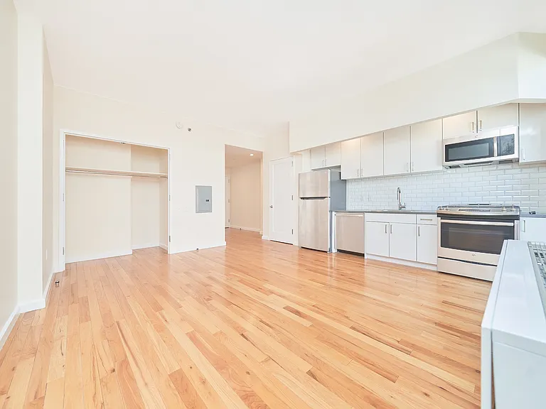 2211 3rd Ave #7-C — Photo 6