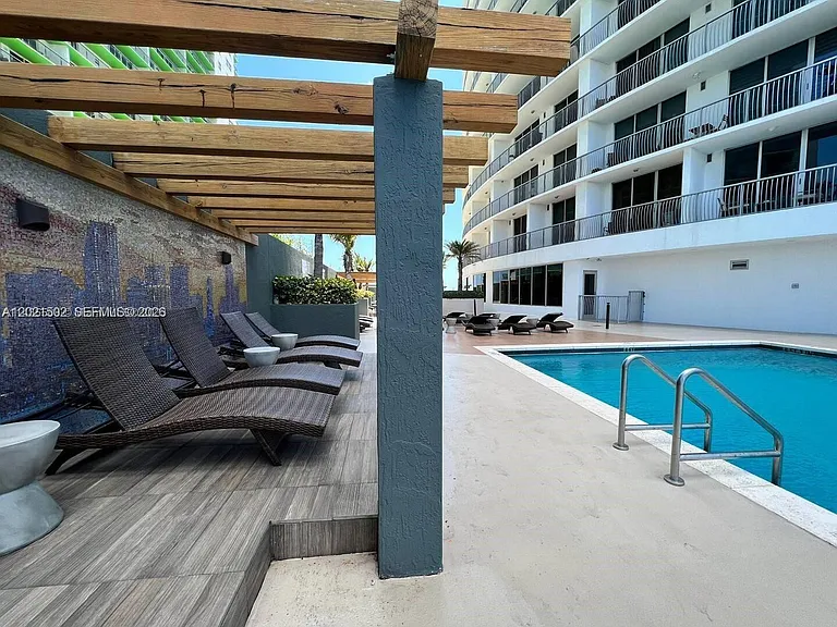 1750 N Bayshore Dr #2211 — Photo 13