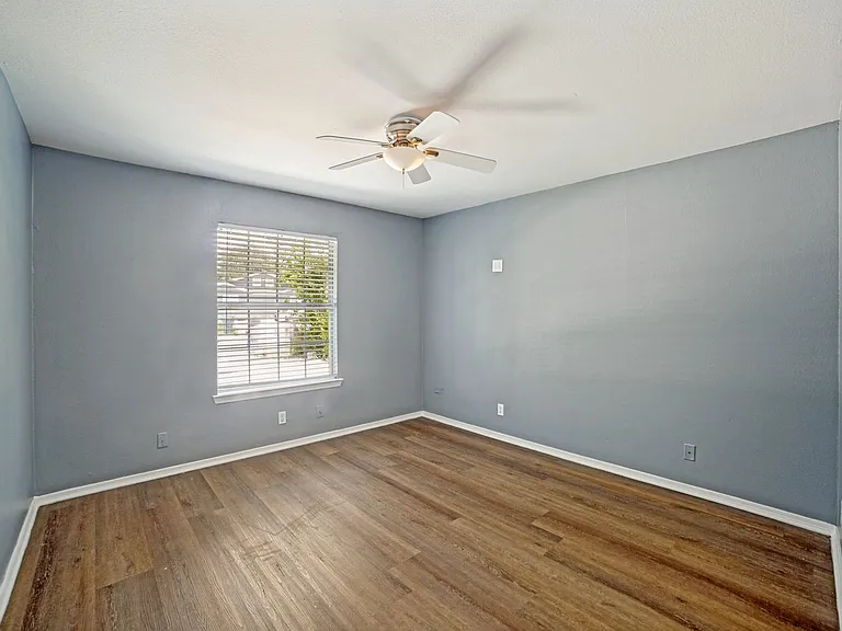 342 Consuelo — Photo 17