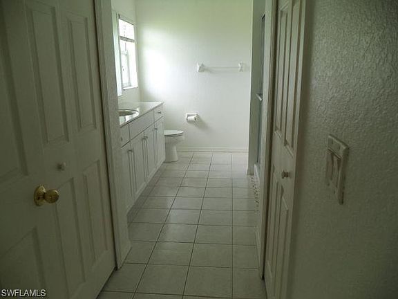 5th image of 912 SE 13th Ter