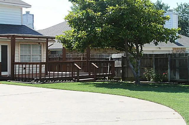 2109 Regency Dr — Photo 4