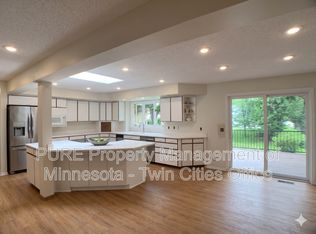 7420 Hyde Park Cir, Edina, MN 55439