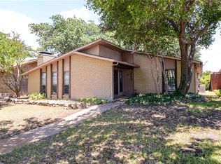 2002 Christie Ln, Carrollton, TX 75007
