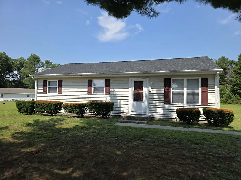 1119 Hillcrest Ave — Photo 1