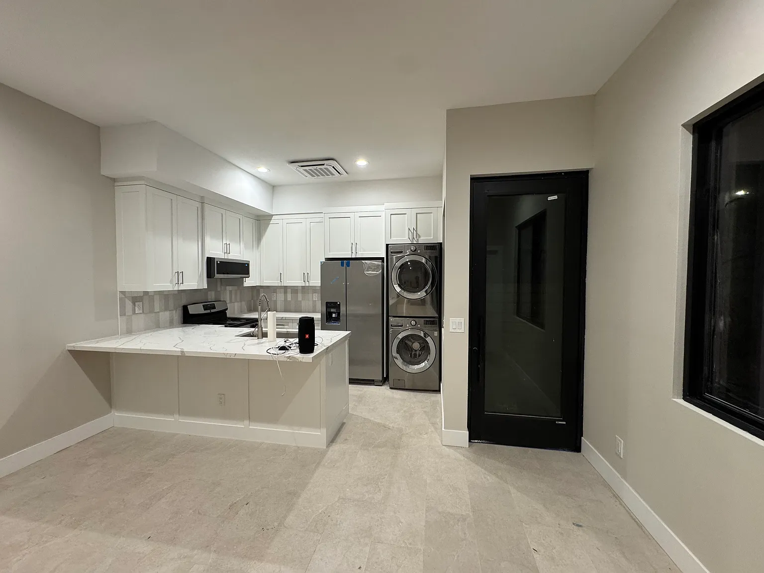 1 bed, 500 sqft, $1,900 — Photo 2