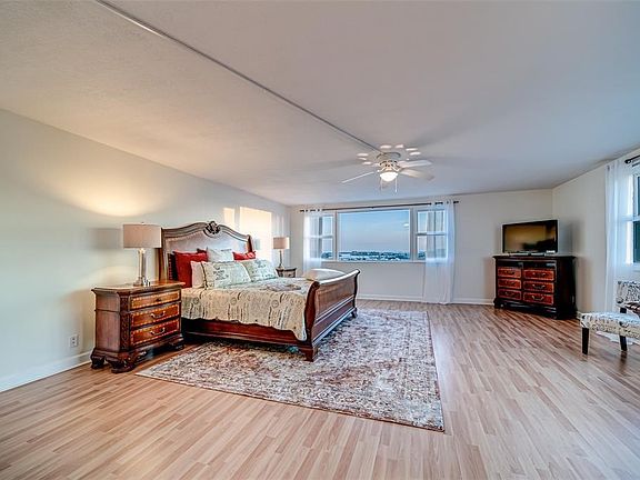 5th image of S 675 Gulfview Blvd Penthouse 4