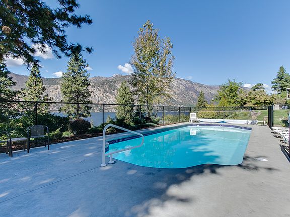 3rd image of 2111 Lakeshore Dr
