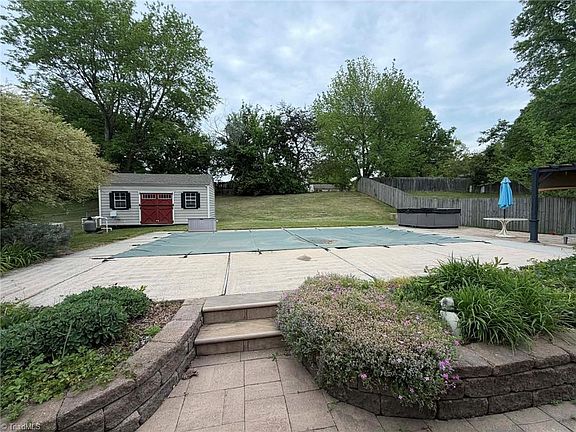 2nd image of 2807 Lamroc Rd