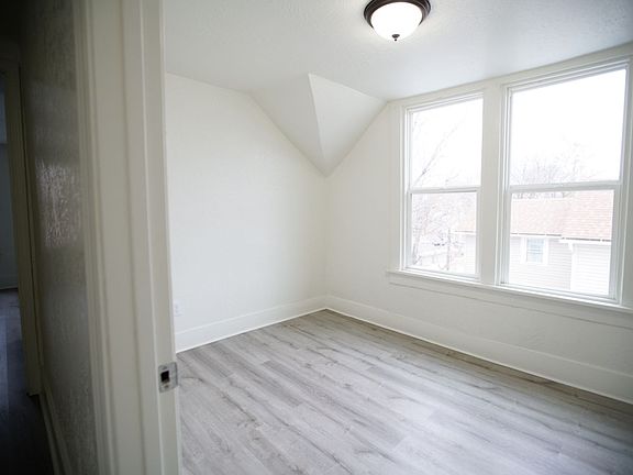 5th image of 916 15th St