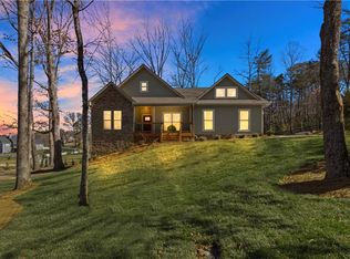 58 Towering Oaks Dr, Cleveland, GA 30528