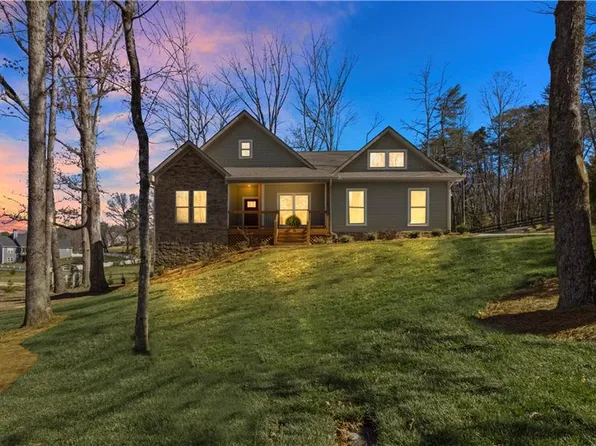 58 Towering Oaks Dr, Cleveland, GA 30528