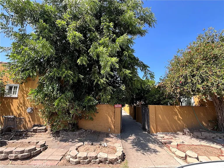 909 N Garfield Ave #F — Photo 1