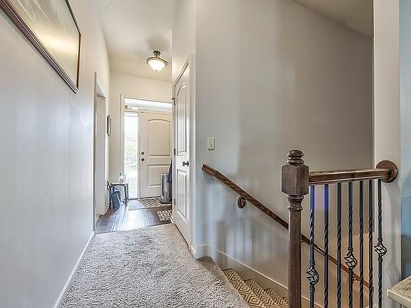 3rd image of 709 NW Eagle Dr