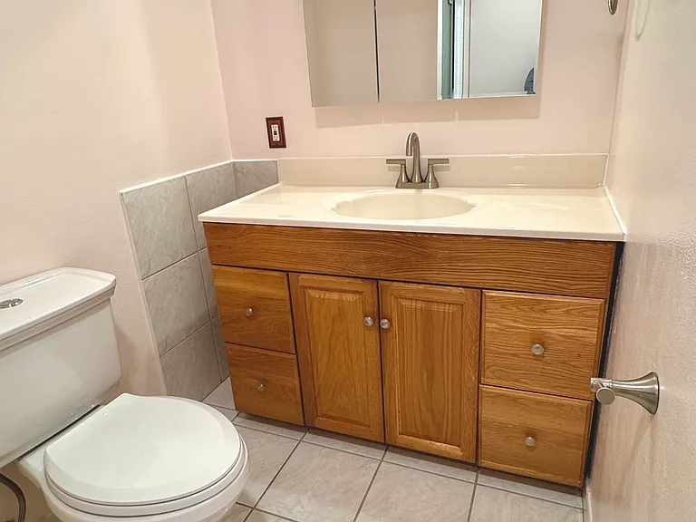Master Bedroom's Bathroom