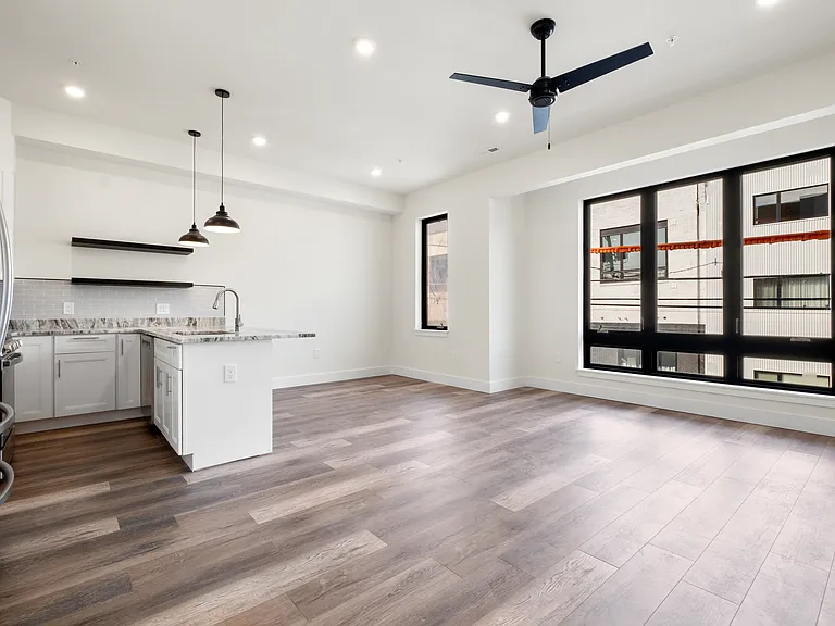 2025 Amber St #B — Photo 13