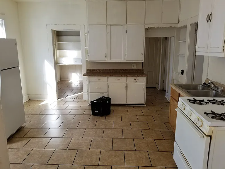 806 S Ashland Ave — Photo 3